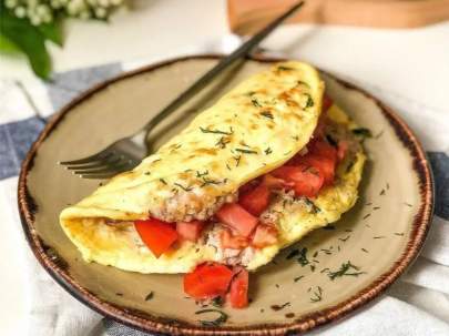 Omelette with Tomatoes and Cheese