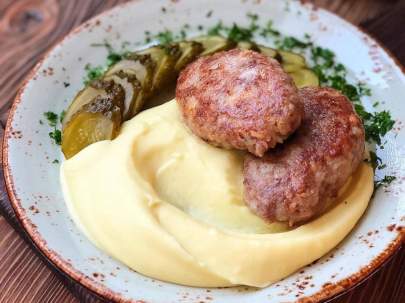 Chicken Cutlets with Mashed Potatoes