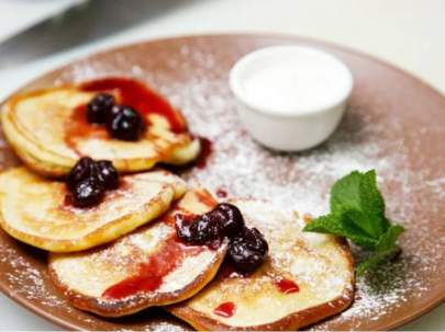 Fluffy Pancakes with Strawberry Sauce